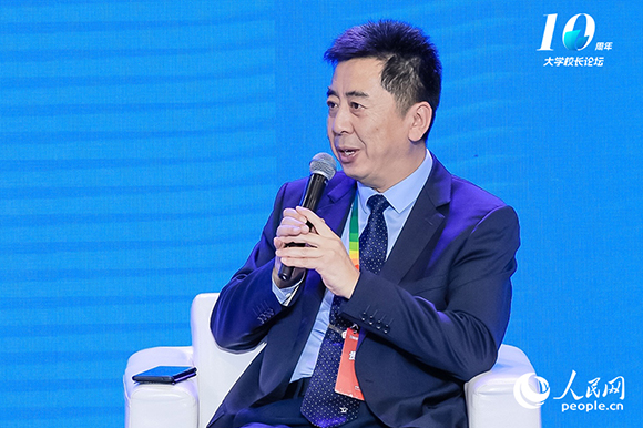 西安交通大學(xué)黨委常委、副校長洪軍出席圓桌論壇并發(fā)言。